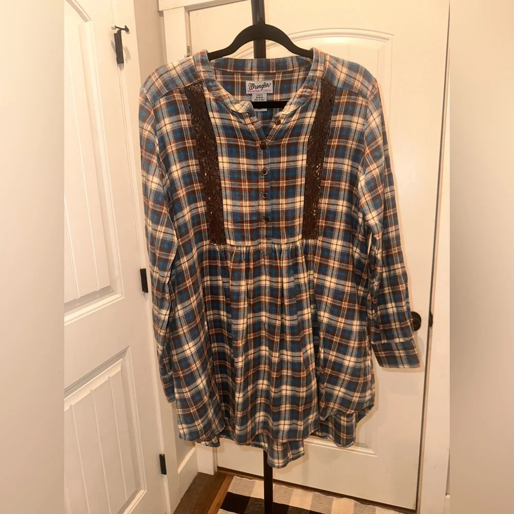 Wrangler‎ Size Medium Women's Blue and Brown Plaid Crochet Button-Up Tunic Dress